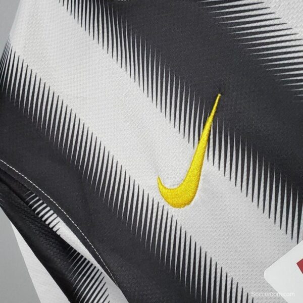 Retro 10/11 Juventus Home Jersey - Image 3