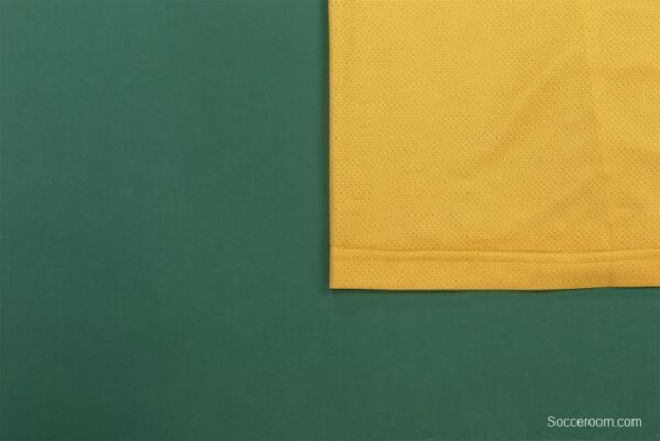 RETRO 2006 Club America Home Soccer Jersey - Image 9