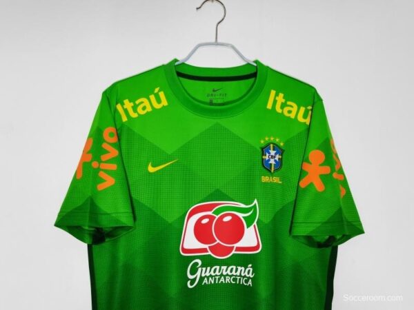 Retro 2020 Brazil Green Training Jersey - Image 11