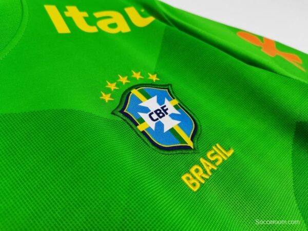 Retro 2020 Brazil Green Training Jersey - Image 9