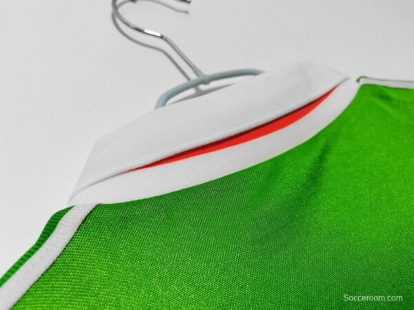 Retro 1988/90 Ireland Home Soccer Jersey - Image 3