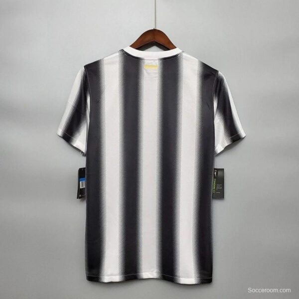 Retro 10/11 Juventus Home Jersey - Image 5