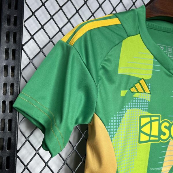 24/25 Kids Newcastle United Goalkeeper Green Jersey - Image 3