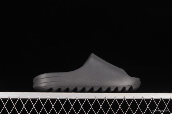 Kanye West x Yeezy Slide Resin HQ6448 Black Onyx - Image 11