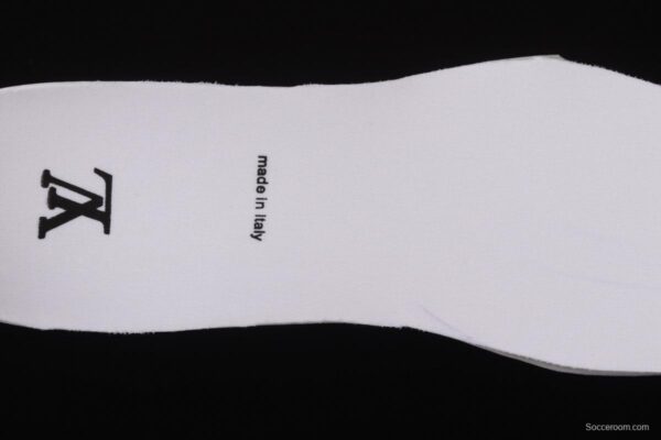Authentic LV 2021ss early spring fashion catwalk sneakers 400N White - Image 3