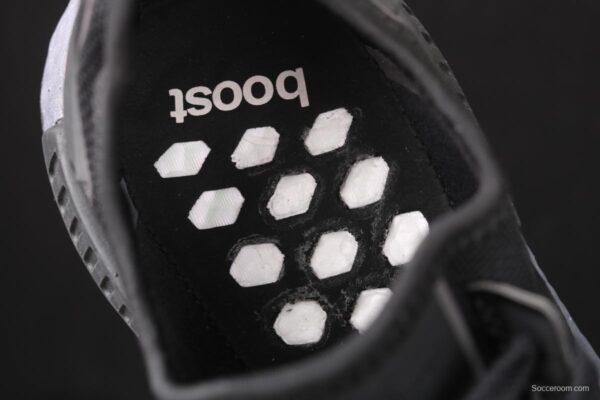 Adidas NMD R1 Boost FV8732's new really hot casual running shoes - Image 3