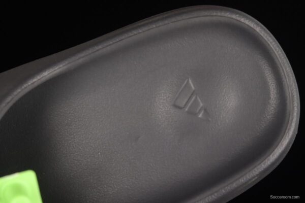 Kanye West x Yeezy Slide Resin HQ6448 Black Onyx - Image 4
