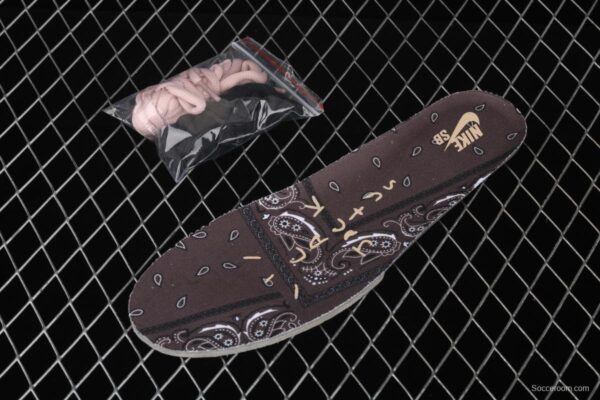 Travis Scott × SB DUNK joint name board shoes cashew fruit CT5053-001 - Image 4