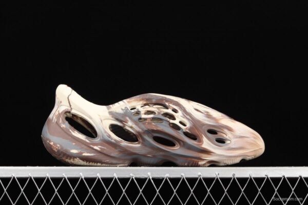 Adidas Yeezy Foam Runner Ararat GV7908 integrated injection molding coconut hole shoes khaki brown camouflage - Image 10