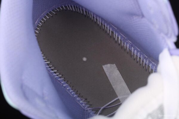 Air Jordan 1 Mid SE Violet 554724-500 - Image 4