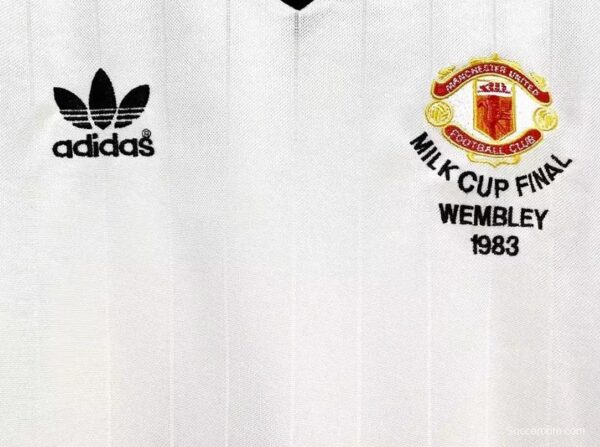 Retro 1983/84 Manchester United Away Long Sleeve Jersey - Image 4