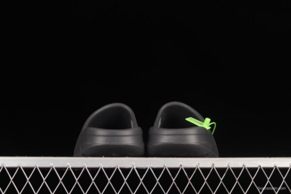 Kanye West x Yeezy Slide Resin HQ6448 Black Onyx - Image 9