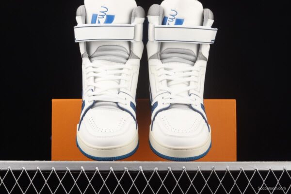 Authentic LV 2021s LV Trainer must be in winter - Image 12
