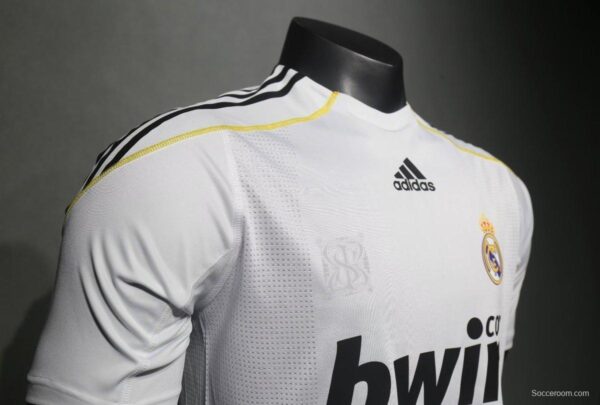 Player Version Retro 09/10 Real Madrid Home Jersey - Image 8