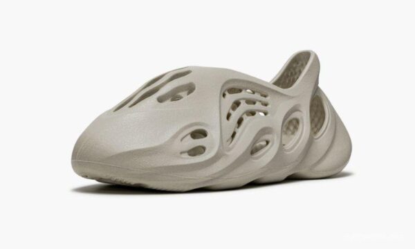 Yeezy Foam RNNR Sand MEN - Image 3