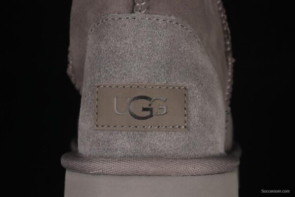 UGG classic autumn and winter sheepskin integrated snow boots 1016223 - Image 4