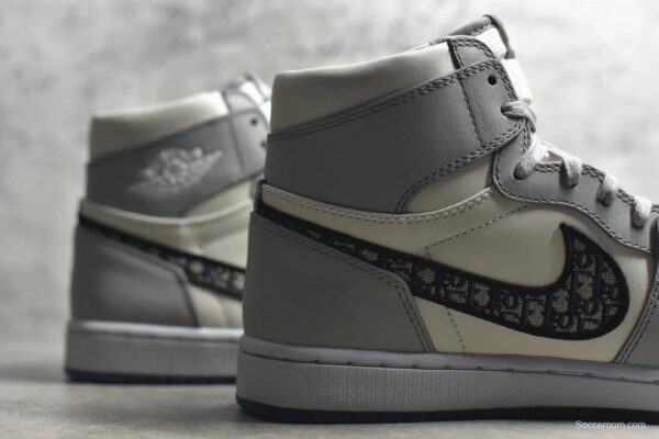 Dior X Air Jordan high OG - Image 3