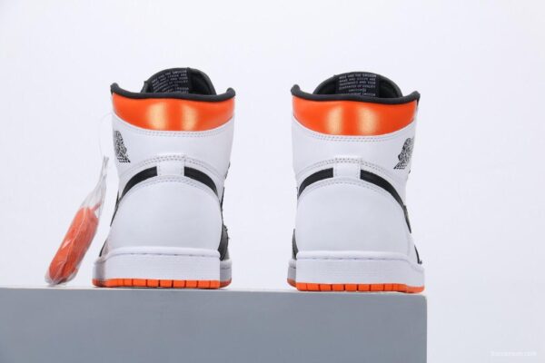 Air Jordan 1 Retro High OG(GS) - Image 3