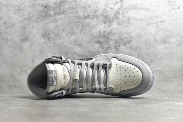 Dior X Air Jordan high OG - Image 4