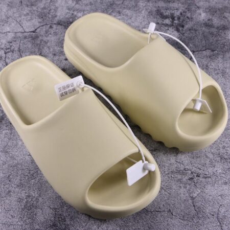 Yeezy Slide Bone
