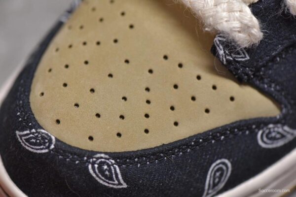 Travis Scott x SB Dunk - Image 14