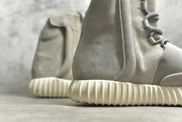 Adidas Yeezy Boost 750 OG Light Brown - Image 3