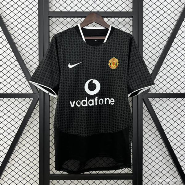 03/05 Retro Manchester United Away Jersey - Image 7