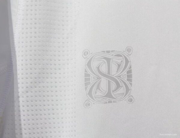 Player Version Retro 09/10 Real Madrid Home Jersey - Image 9