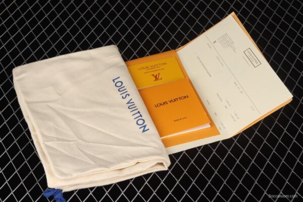 Authentic LV 2021s LV Trainer must be in winter - Image 10