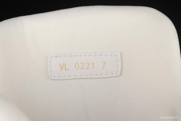 Authentic LV 2021s LV Trainer must be in winter - Image 5