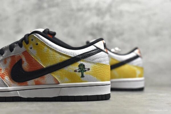 NK SB Dunk Low Pro QS Roswell Raygun - Image 3
