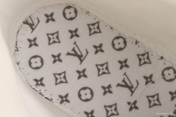 Authentic LV 2021s LV Trainer must be in winter - Image 4
