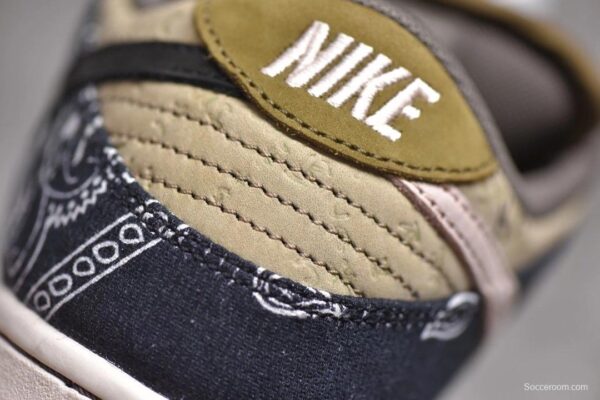 Travis Scott x SB Dunk - Image 11