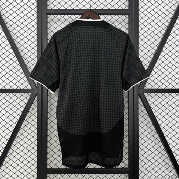 03/05 Retro Manchester United Away Jersey - Image 8