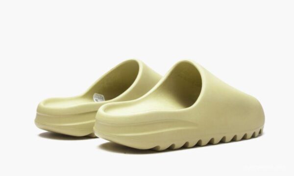 Yeezy Slide Desert Sand WOMEN - Image 2
