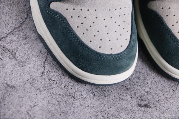 Nike Dunk SB Low Eire - Image 7