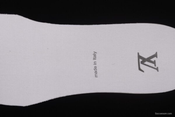 Authentic LV 2021s LV Trainer must be in winter - Image 3